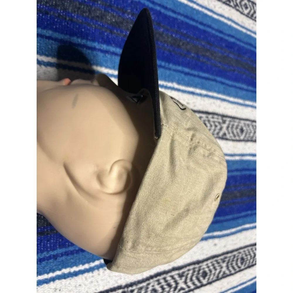 Vintage AmeriCap Que Pasa Hombre Made in USA Snapback Hat Beige Black